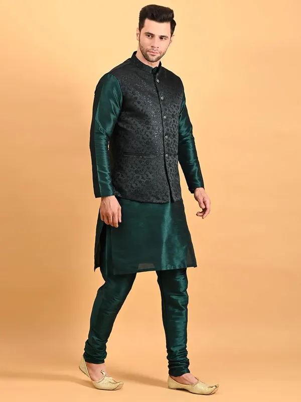 Men's_Silk_Blend_Kurta_Pajama_with_Designer_Ethnic_Nehru_Jacket/Modi_Jacket