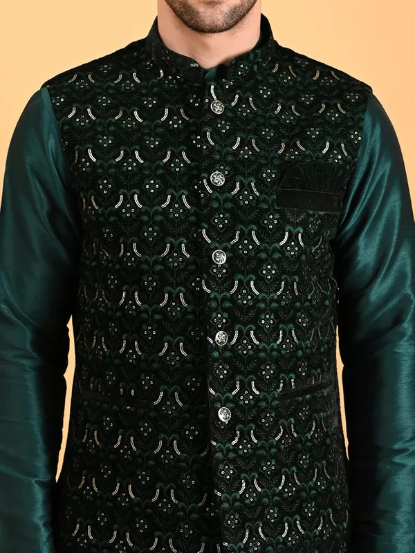 Men's_Silk_Blend_Kurta_Pajama_with_Designer_Ethnic_Nehru_Jacket/Modi_Jacket