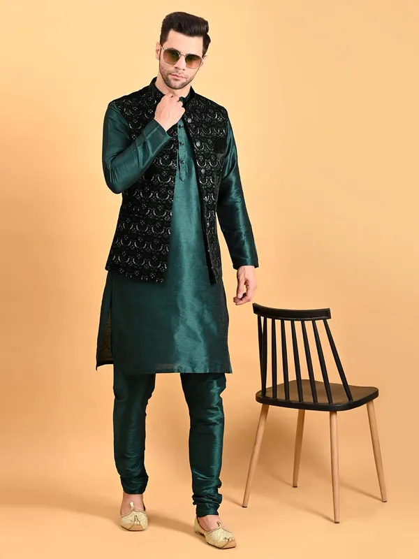 Men's_Silk_Blend_Kurta_Pajama_with_Designer_Ethnic_Nehru_Jacket/Modi_Jacket