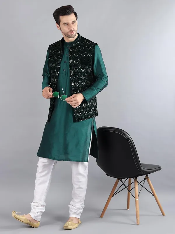 Men's_Silk_Blend_Kurta_Pajama_with_Designer_Ethnic_Nehru_Jacket/Modi_Jacket