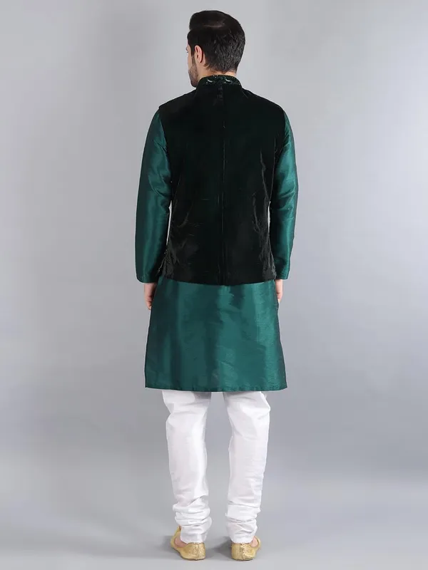 Men's_Silk_Blend_Kurta_Pajama_with_Designer_Ethnic_Nehru_Jacket/Modi_Jacket