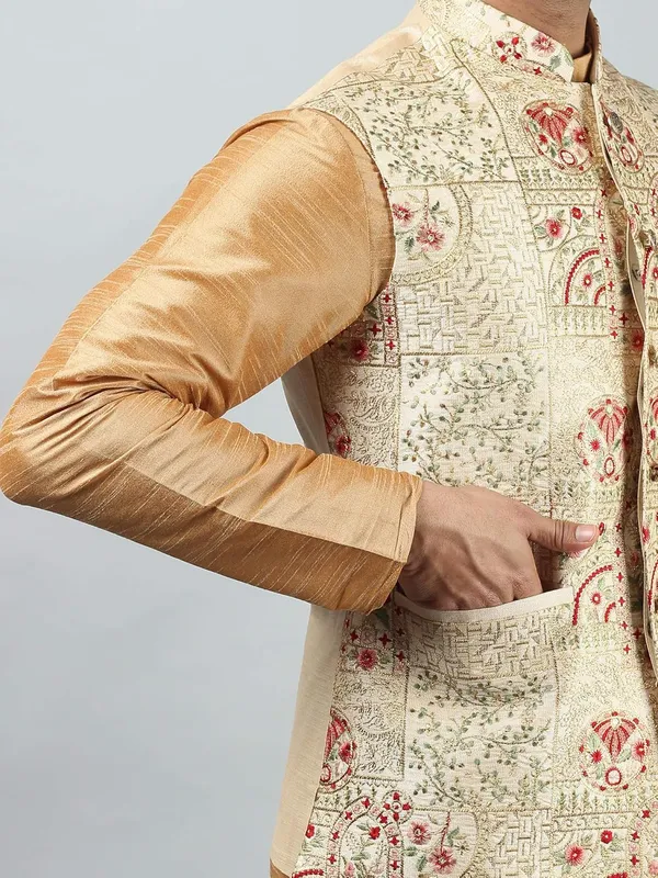 Men's_Silk_Blend_Regular_Kurta_Churidar_Pyjama_with_Bundi_Nehru_Jacket/Waistcoat
