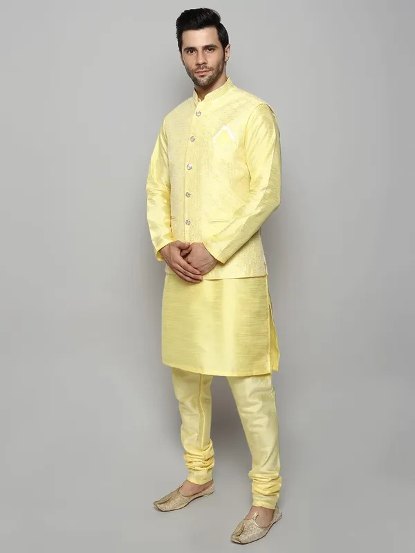 Men's_Silk_Blend_Regular_Kurta_Churidar_Pyjama_with_Bundi_Nehru_Jacket/Waistcoat