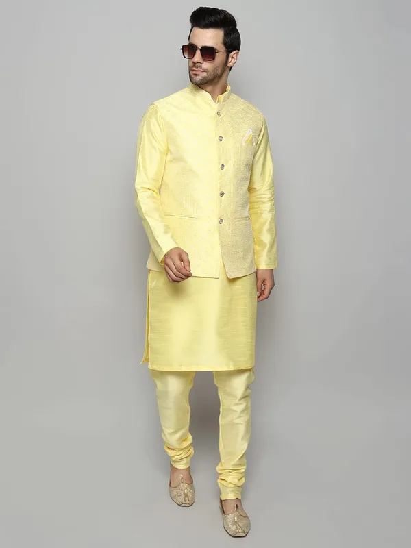 Men's_Silk_Blend_Regular_Kurta_Churidar_Pyjama_with_Bundi_Nehru_Jacket/Waistcoat
