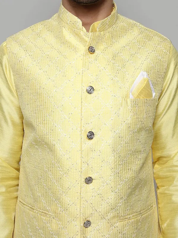 Men's_Silk_Blend_Regular_Kurta_Churidar_Pyjama_with_Bundi_Nehru_Jacket/Waistcoat