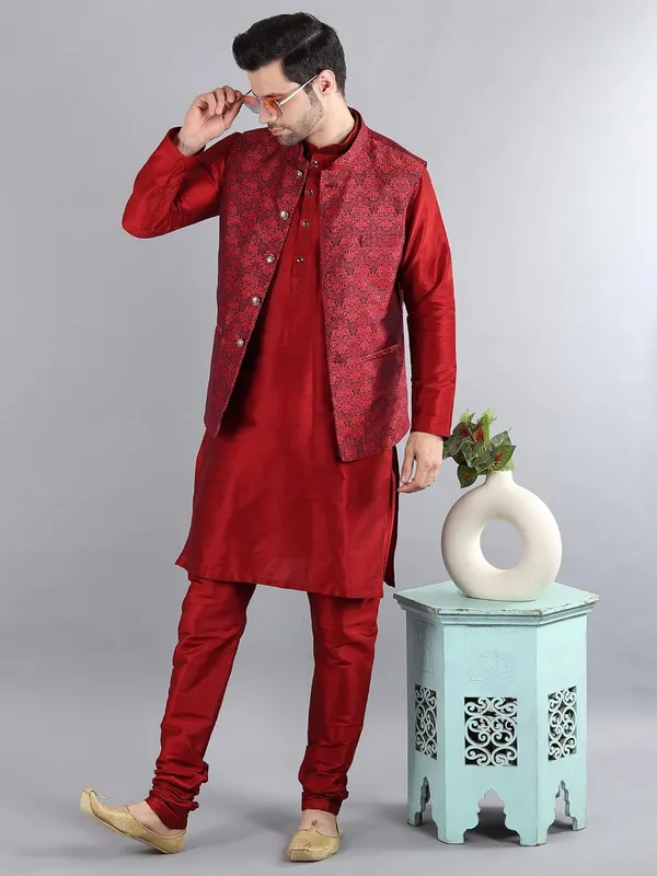 Men's_Silk_Blend_Kurta_Pajama_with_Designer_Ethnic_Nehru_Jacket/Modi_Jacket?