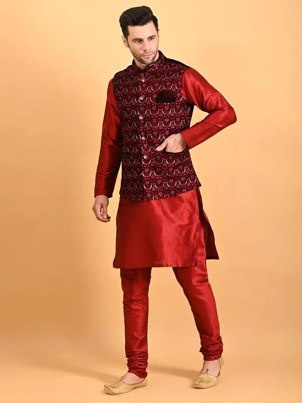 Men's_Silk_Blend_Kurta_Pajama_with_Designer_Ethnic_Nehru_Jacket/Modi_Jacket