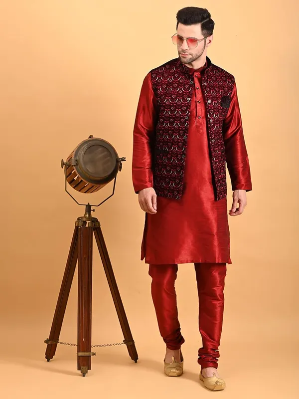 Men's_Silk_Blend_Kurta_Pajama_with_Designer_Ethnic_Nehru_Jacket/Modi_Jacket