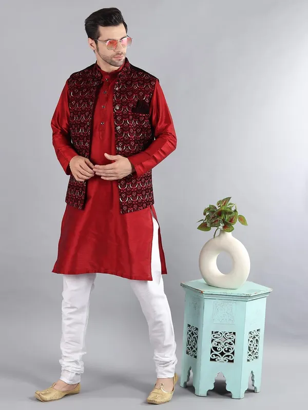Men's_Silk_Blend_Kurta_Pajama_with_Designer_Ethnic_Nehru_Jacket/Modi_Jacket