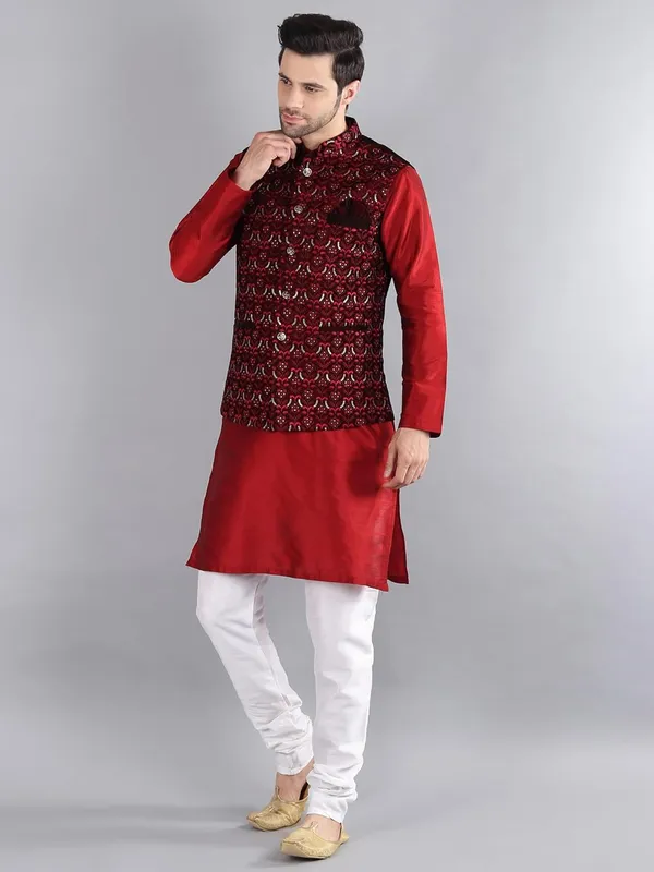 Men's_Silk_Blend_Kurta_Pajama_with_Designer_Ethnic_Nehru_Jacket/Modi_Jacket