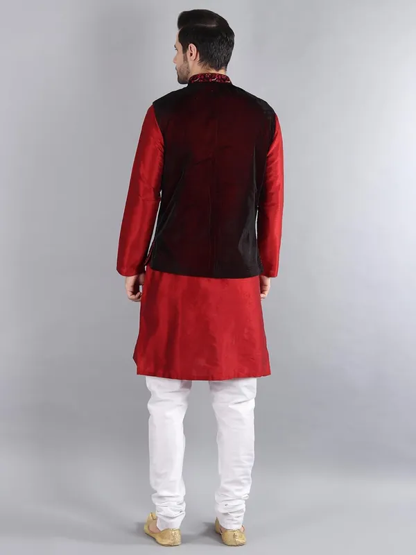 Men's_Silk_Blend_Kurta_Pajama_with_Designer_Ethnic_Nehru_Jacket/Modi_Jacket