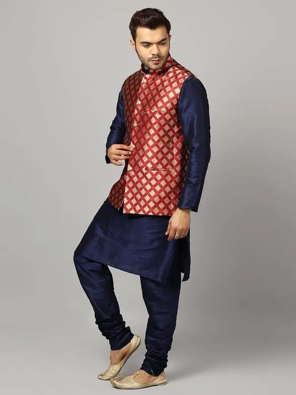 Men's_Silk_Blend_Regular_Kurta_Churidar_Pyjama_with_Bundi_Nehru_Jacket/Waistcoat