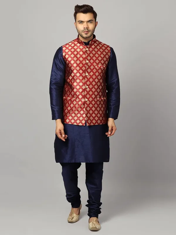 Men's_Silk_Blend_Regular_Kurta_Churidar_Pyjama_with_Bundi_Nehru_Jacket/Waistcoat