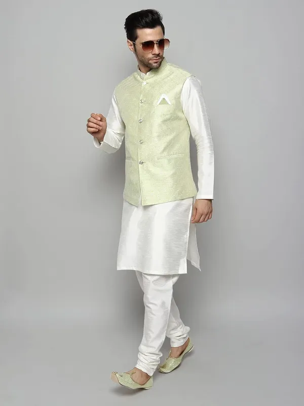 Men's_Silk_Blend_Regular_Kurta_Churidar_Pyjama_with_Bundi_Nehru_Jacket/Waistcoat