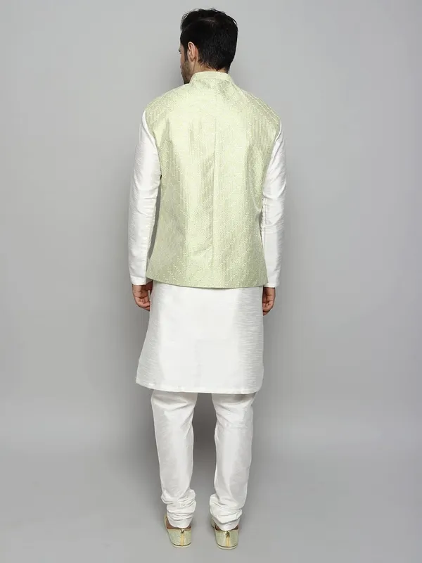 Men's_Silk_Blend_Regular_Kurta_Churidar_Pyjama_with_Bundi_Nehru_Jacket/Waistcoat