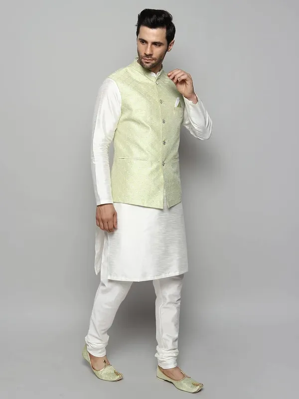 Men's_Silk_Blend_Regular_Kurta_Churidar_Pyjama_with_Bundi_Nehru_Jacket/Waistcoat