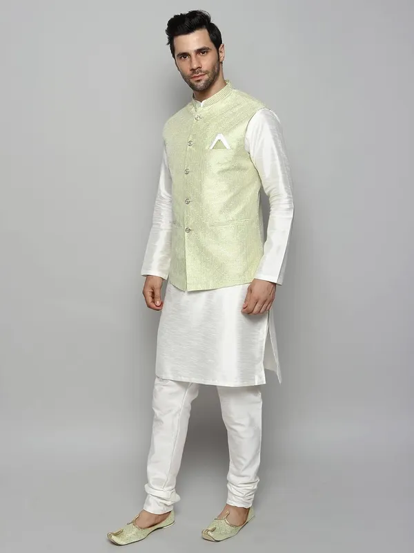 Men's_Silk_Blend_Regular_Kurta_Churidar_Pyjama_with_Bundi_Nehru_Jacket/Waistcoat