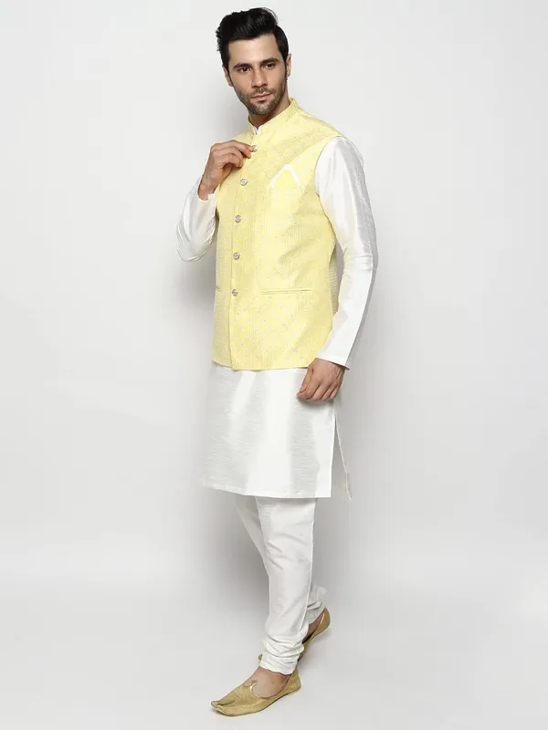 Men's_Silk_Blend_Regular_Kurta_Churidar_Pyjama_with_Bundi_Nehru_Jacket/Waistcoat