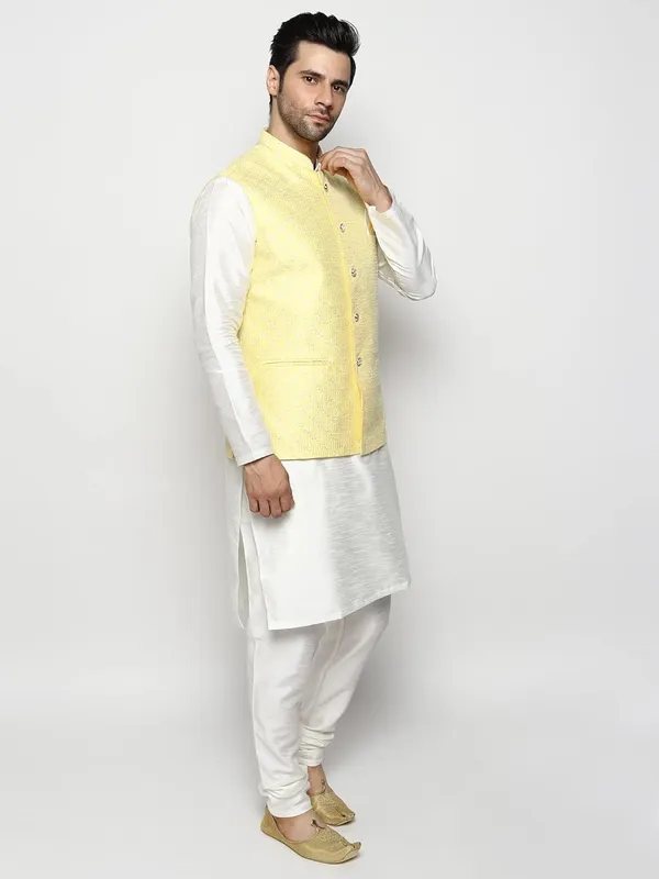 Men's_Silk_Blend_Regular_Kurta_Churidar_Pyjama_with_Bundi_Nehru_Jacket/Waistcoat