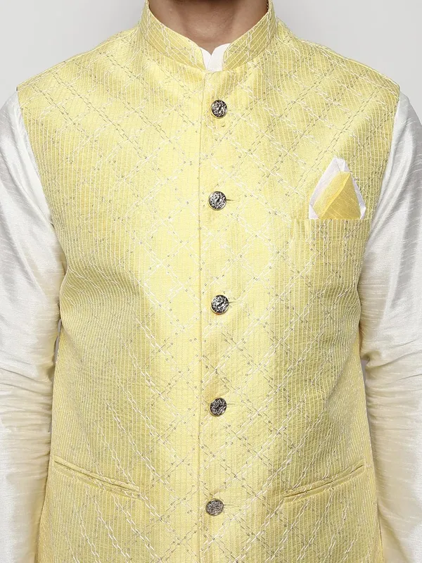 Men's_Silk_Blend_Regular_Kurta_Churidar_Pyjama_with_Bundi_Nehru_Jacket/Waistcoat