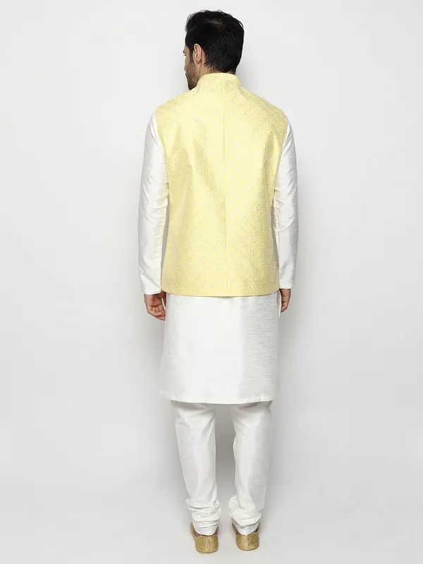 Men's_Silk_Blend_Regular_Kurta_Churidar_Pyjama_with_Bundi_Nehru_Jacket/Waistcoat