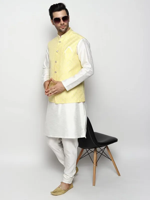 Men's_Silk_Blend_Regular_Kurta_Churidar_Pyjama_with_Bundi_Nehru_Jacket/Waistcoat