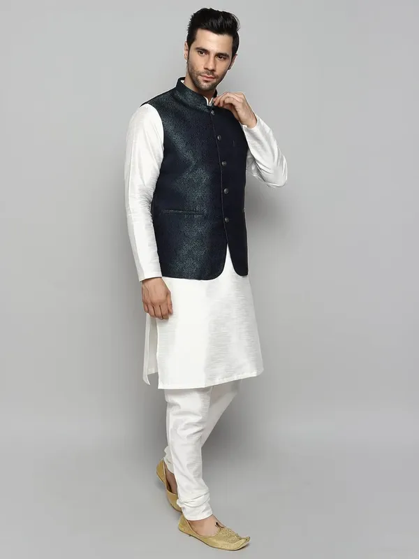 Men's_Silk_Blend_Kurta_Pajama_with_Designer_Ethnic_Nehru_Jacket/Modi_Jacket?