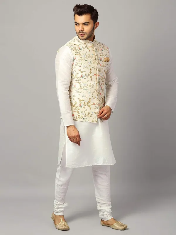 Men's_Silk_Blend_Regular_Kurta_Churidar_Pyjama_with_Bundi_Nehru_Jacket/Waistcoat