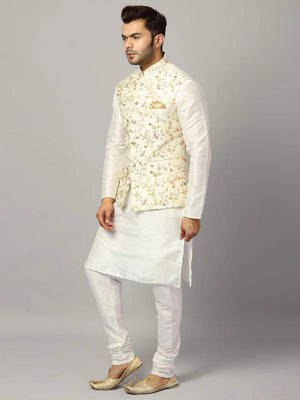 Men's_Silk_Blend_Regular_Kurta_Churidar_Pyjama_with_Bundi_Nehru_Jacket/Waistcoat