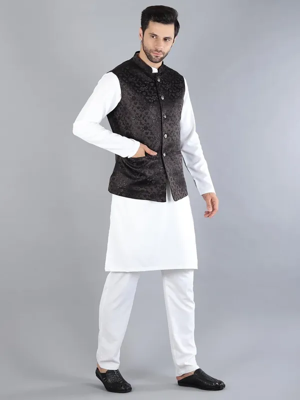 Men's_Silk_Blend_Kurta_Pajama_with_Designer_Ethnic_Nehru_Jacket/Modi_Jacket