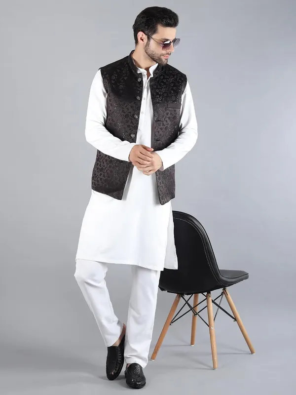 Men's_Silk_Blend_Kurta_Pajama_with_Designer_Ethnic_Nehru_Jacket/Modi_Jacket