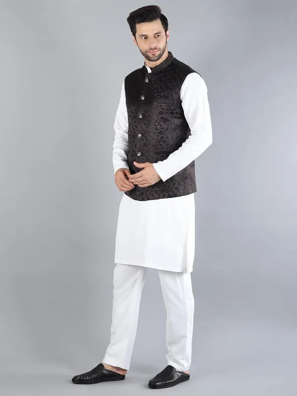 Men's_Silk_Blend_Kurta_Pajama_with_Designer_Ethnic_Nehru_Jacket/Modi_Jacket
