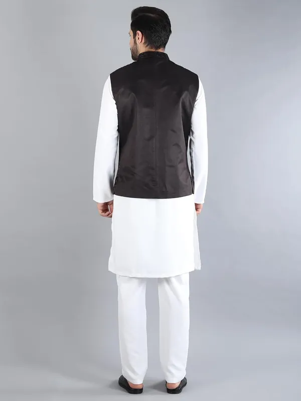 Men's_Silk_Blend_Kurta_Pajama_with_Designer_Ethnic_Nehru_Jacket/Modi_Jacket