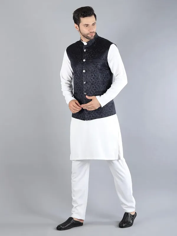 Men's_Silk_Blend_Kurta_Pajama_with_Designer_Ethnic_Nehru_Jacket/Modi_Jacket