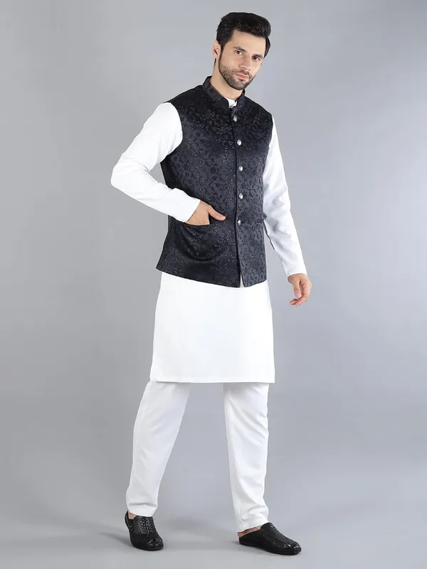 Men's_Silk_Blend_Kurta_Pajama_with_Designer_Ethnic_Nehru_Jacket/Modi_Jacket