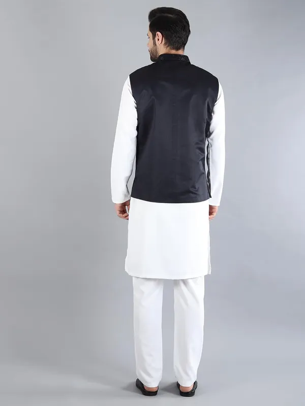 Men's_Silk_Blend_Kurta_Pajama_with_Designer_Ethnic_Nehru_Jacket/Modi_Jacket