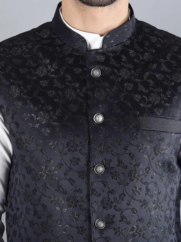 Men's_Silk_Blend_Kurta_Pajama_with_Designer_Ethnic_Nehru_Jacket/Modi_Jacket