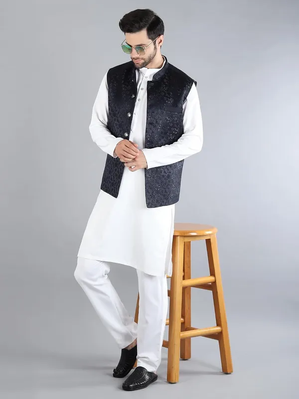 Men's_Silk_Blend_Kurta_Pajama_with_Designer_Ethnic_Nehru_Jacket/Modi_Jacket