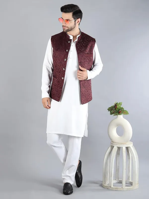 Men's_Silk_Blend_Kurta_Pajama_with_Designer_Ethnic_Nehru_Jacket/Modi_Jacket