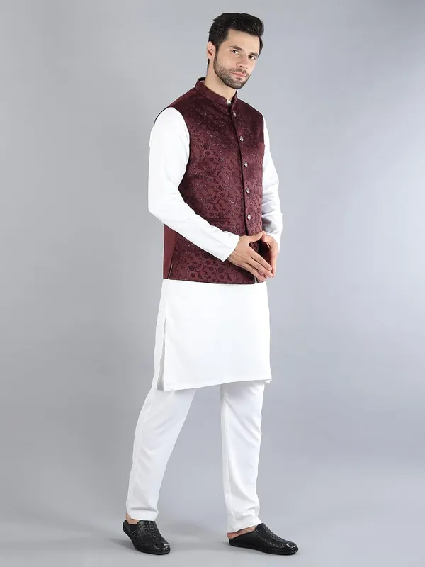 Men's_Silk_Blend_Kurta_Pajama_with_Designer_Ethnic_Nehru_Jacket/Modi_Jacket
