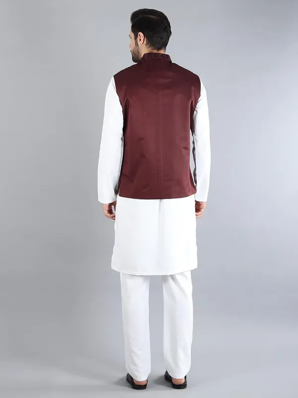 Men's_Silk_Blend_Kurta_Pajama_with_Designer_Ethnic_Nehru_Jacket/Modi_Jacket