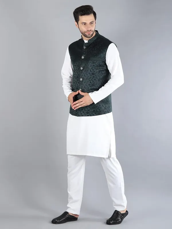 Men's_Silk_Blend_Kurta_Pajama_with_Designer_Ethnic_Nehru_Jacket/Modi_Jacket