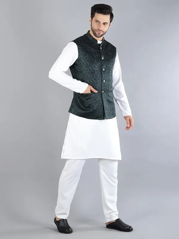 Men's_Silk_Blend_Kurta_Pajama_with_Designer_Ethnic_Nehru_Jacket/Modi_Jacket