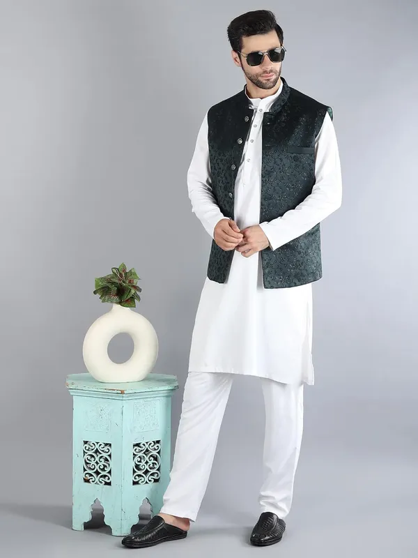 Men's_Silk_Blend_Kurta_Pajama_with_Designer_Ethnic_Nehru_Jacket/Modi_Jacket