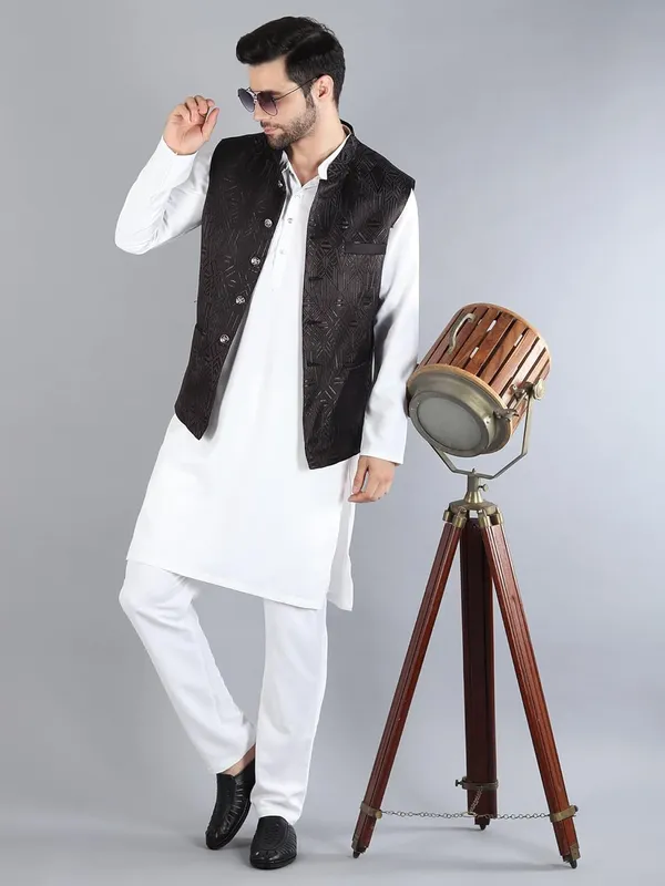 Men's_Silk_Blend_Kurta_Pajama_with_Designer_Ethnic_Nehru_Jacket/Modi_Jacket