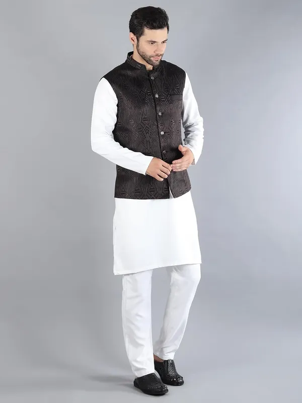 Men's_Silk_Blend_Kurta_Pajama_with_Designer_Ethnic_Nehru_Jacket/Modi_Jacket