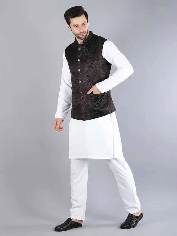 Men's_Silk_Blend_Kurta_Pajama_with_Designer_Ethnic_Nehru_Jacket/Modi_Jacket
