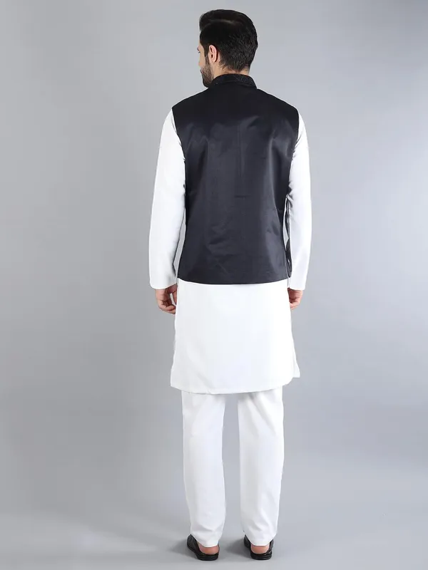 Men's_Silk_Blend_Kurta_Pajama_with_Designer_Ethnic_Nehru_Jacket/Modi_Jacket