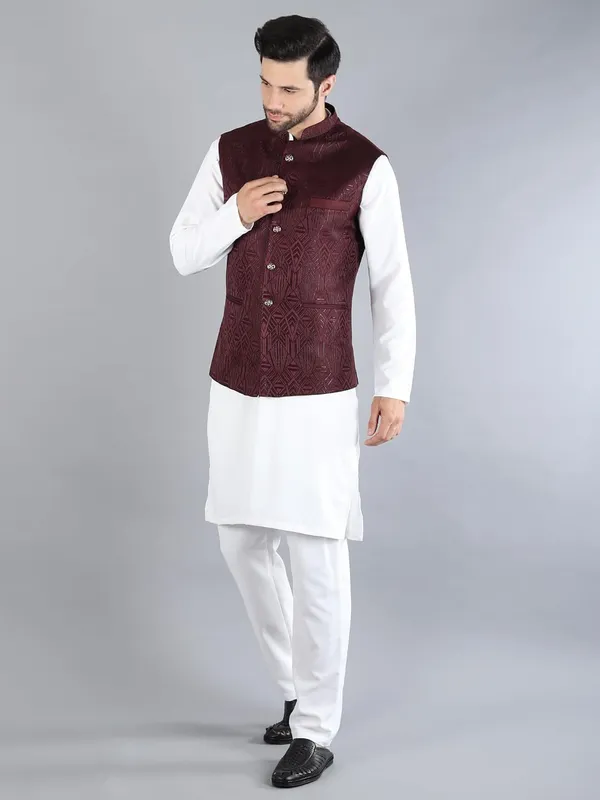 Men's_Silk_Blend_Kurta_Pajama_with_Designer_Ethnic_Nehru_Jacket/Modi_Jacket