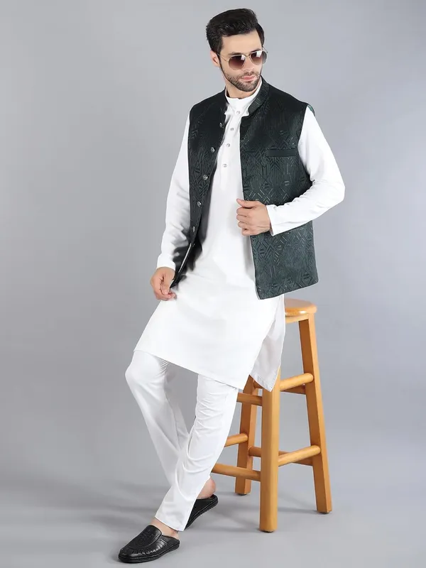 Men's_Silk_Blend_Kurta_Pajama_with_Designer_Ethnic_Nehru_Jacket/Modi_Jacket